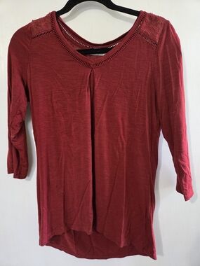Dalia Burgundy V-Neck 3/4 Sleeve Top with Lace Trim